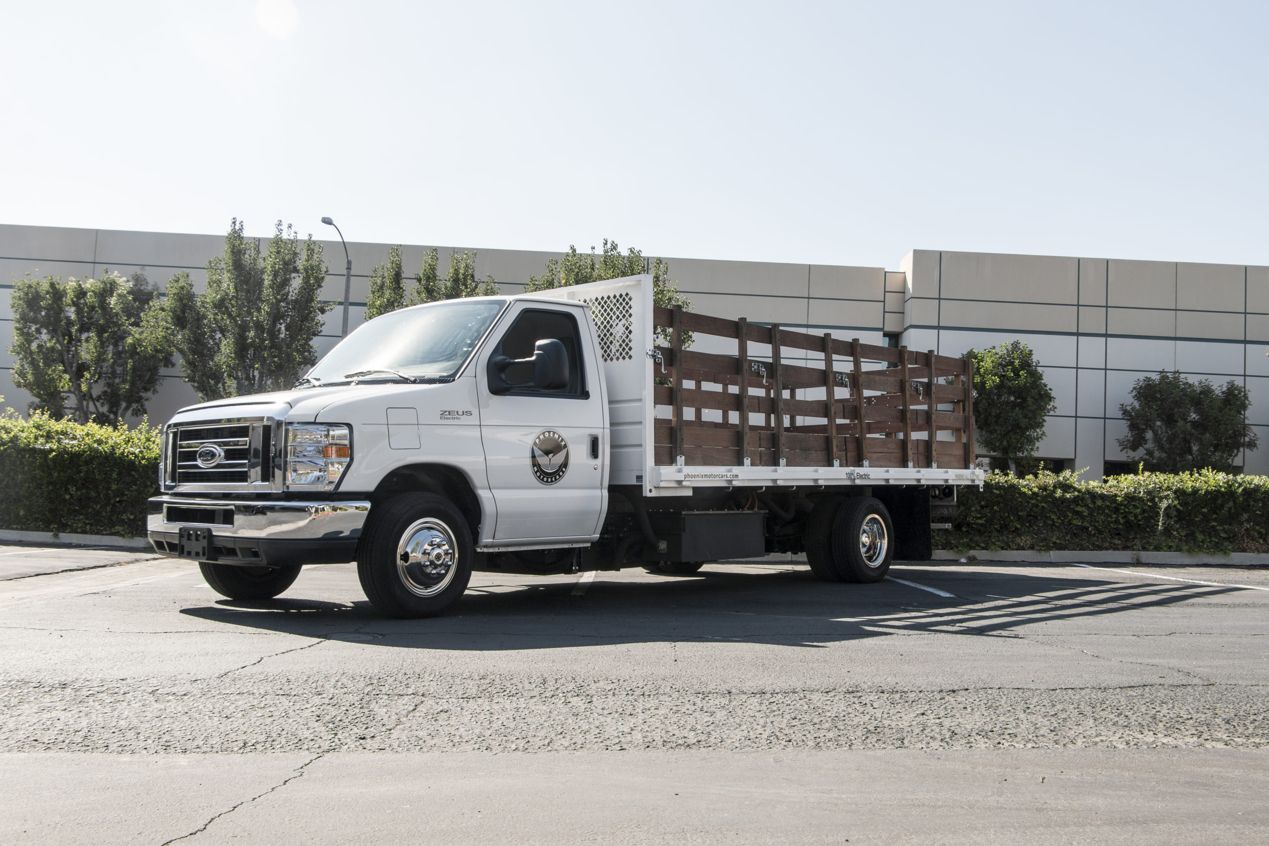 MY20 Phoenix ZEUS 500 Flatbed Truck ZE 200316 scaled 1